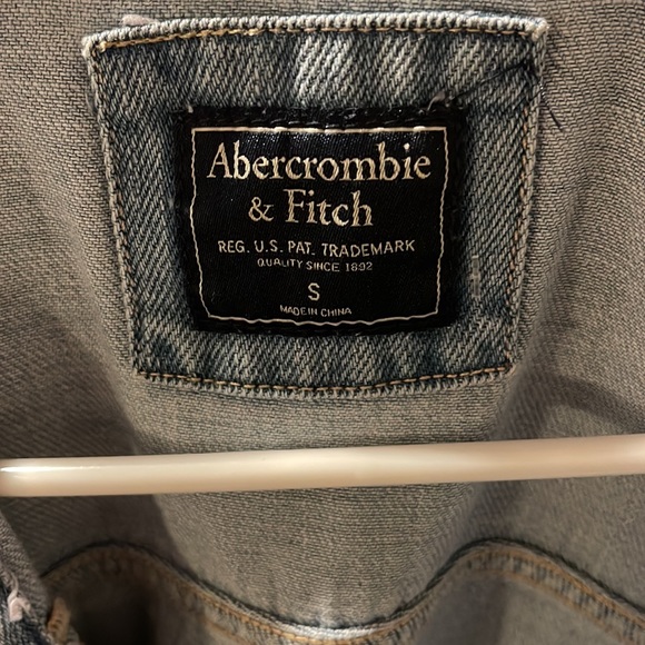 Abercrombie & Fitch Women’s Jean Jacket Size Small. - Picture 3 of 3